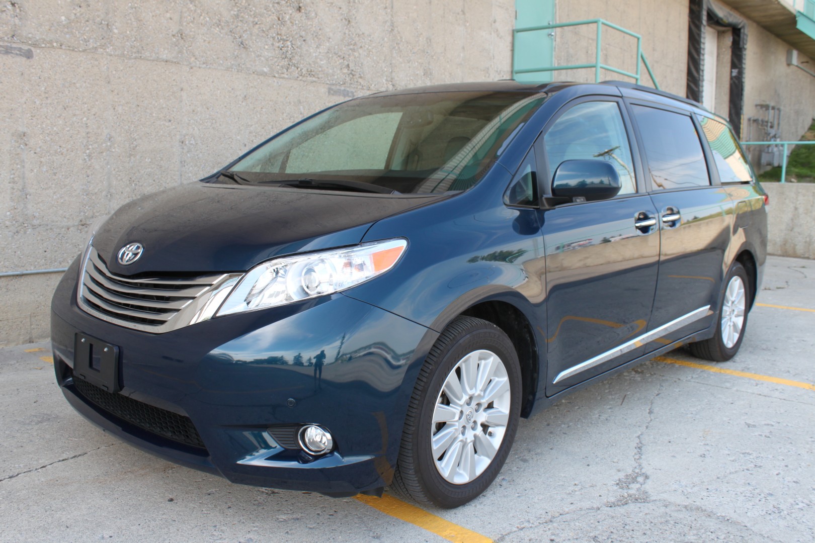 2011 Toyota Sienna XLE Limited AWD - Envision Auto